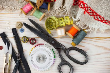 El işleri, iplikler, dikiş iğneleri..