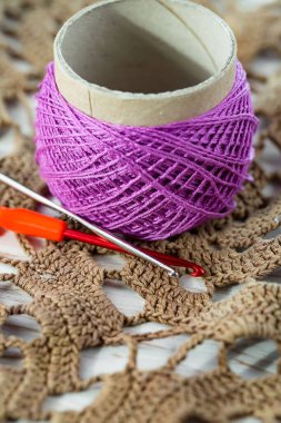 El işleri, iplikler, dikiş iğneleri..