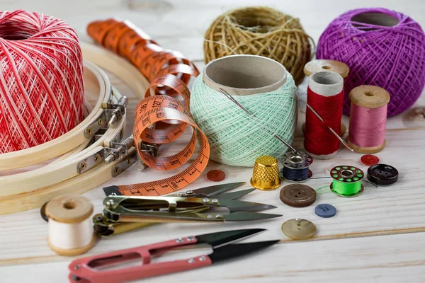 Handicraft items, threads, sewing needles.