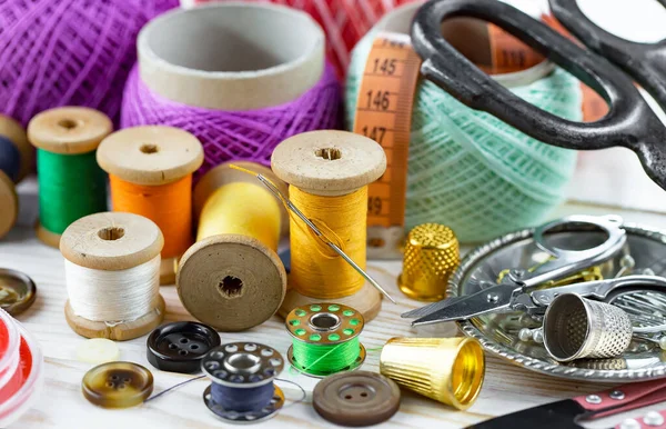 Handicraft items, threads, sewing needles.