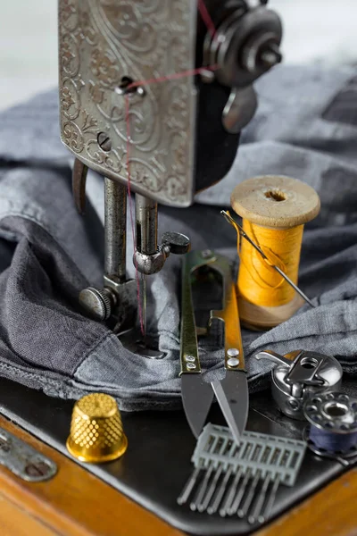 Threads Needles Sewing Items — Stock Photo, Image