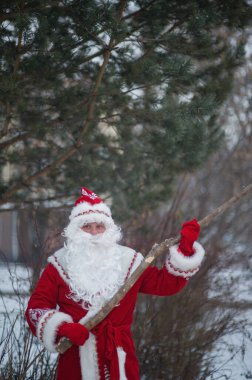 Noel Baba kışın açık havada güneşli bir günde
