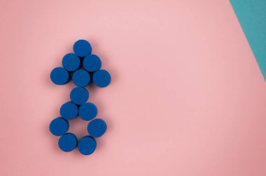 Sevgililer Günü için arka planda pembe ve mavi erkek ve kadın sembolleri var. Yüksek kalite fotoğraf