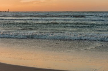 Altın saat boyunca deniz manzarası. Yüksek kalite fotoğraf
