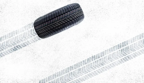 冬天的轮胎在新雪中留下痕迹 高质量的照片 — 图库照片