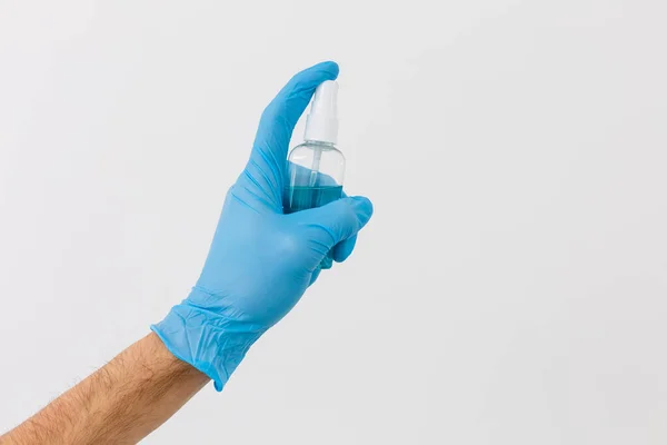 Mão Uma Luva Médica Descartável Azul Detém Gel Séptico Higiene — Fotografia de Stock