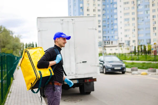 Доставка Пошта Люди Концепція Щасливий Чоловік Доставки Їжі Одноразовий Паперовий — стокове фото