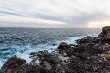 Las Galletas kayalıklarında güzel gün batımı, Tenerife