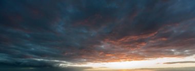  Beyaz, Mavi Gökteki Yumuşak Bulutlar. Bulutlardan Arkaplan.