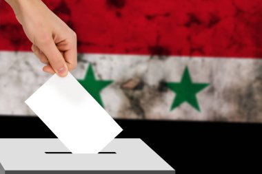 Bayrağın arka planına, devlet seçimleri konseptine, referanduma karşı oy pusulasını düşürdü