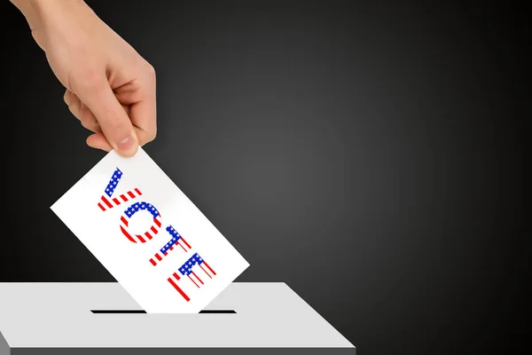 Hand Lässt Den Stimmzettel Vor Dunklem Hintergrund Fallen Konzept Der — Stockfoto