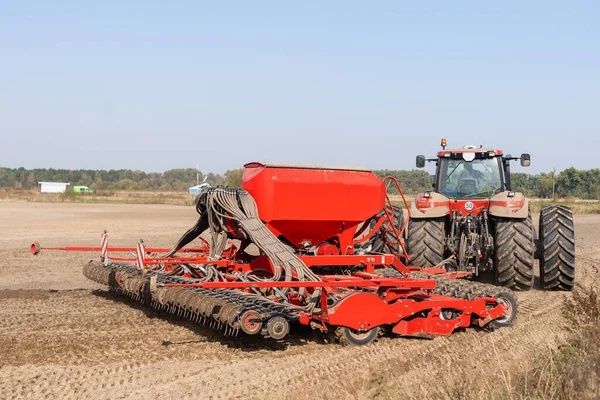 Trekker Oogstmachine Werkt Het Veld — Stockfoto