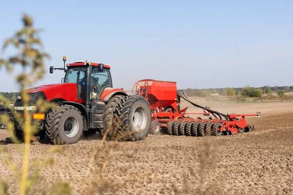 Trekker Oogstmachine Werkt Het Veld — Stockfoto