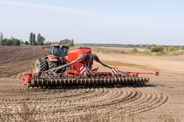 Tractor Cultivating Soil Preparing Field Planting — Stock Photo, Image