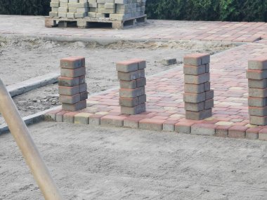 Şehir meydanına kaldırım döşeme döşeme döşeme, kaldırım onarımı