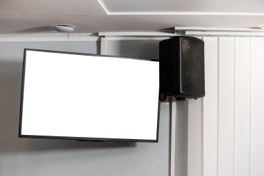 Duvarda asılı boş ekran