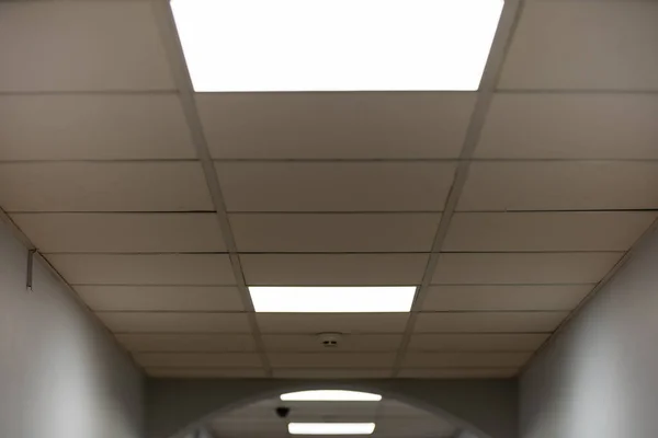 Λαμπτήρες Στο Διάδρομο Του Νοσοκομείου — Φωτογραφία Αρχείου