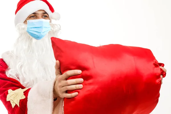 Malattie Raffreddori Babbo Natale Maschera Medica Sfondo Rosso — Foto Stock