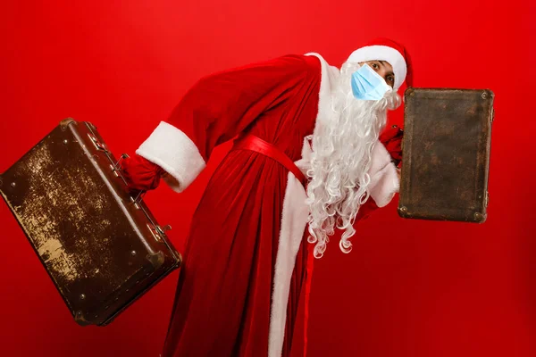 Illness Colds Santa Claus Medical Mask Red Background — Stock Photo, Image