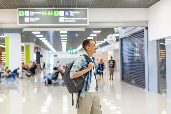 Young Man Backpack Airport Terminal — Stock Photo, Image