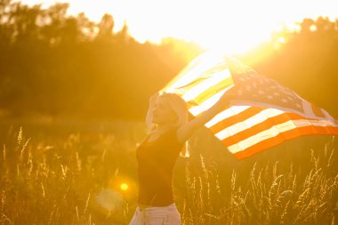 ABD Bayrağıyla Güzel Genç Kadın