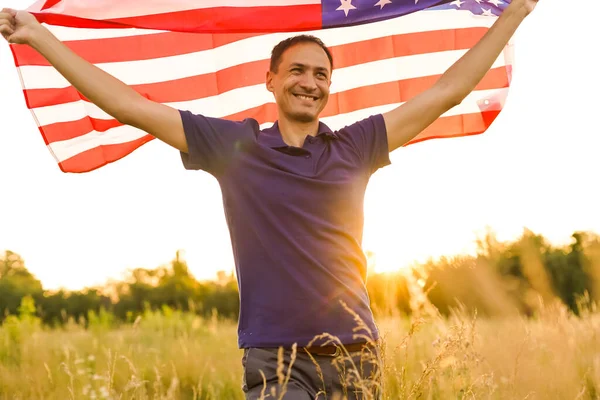 Quatro Julho Homem Patriótico Com Bandeira Nacional Americana Campo Jovem — Fotografia de Stock