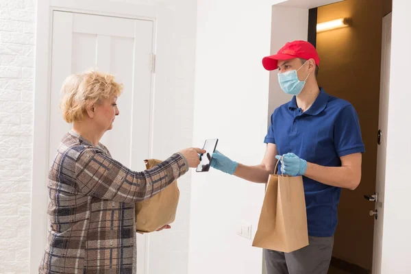 Home Entrega Alimentos Personas Mayores Cuarentena Durante Epidemia Del Coronavirus — Foto de Stock