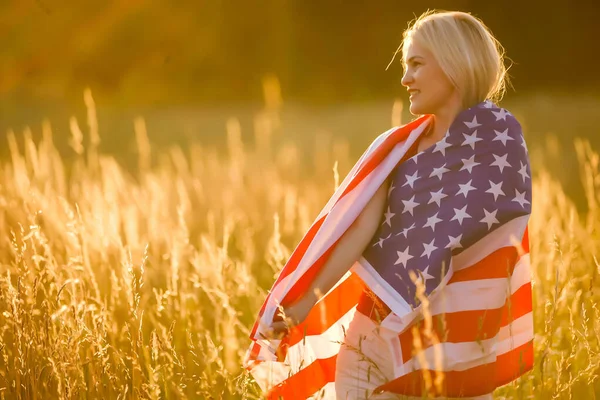 Belle Jeune Femme Avec Drapeau Des États Unis — Photo