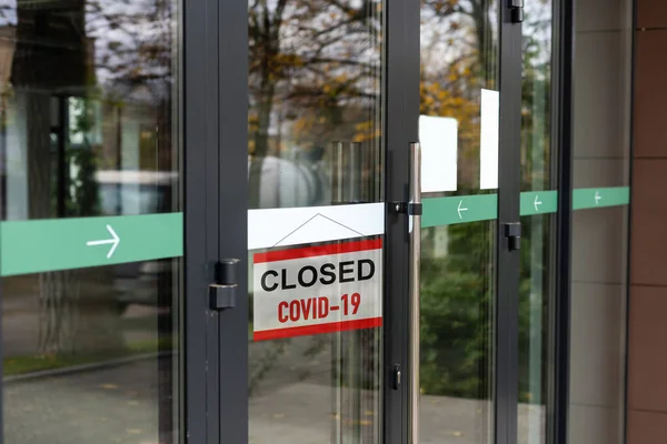 Siento Que Estemos Cerrados Imagen Grunge Colgando Una Puerta Cristal — Foto de Stock