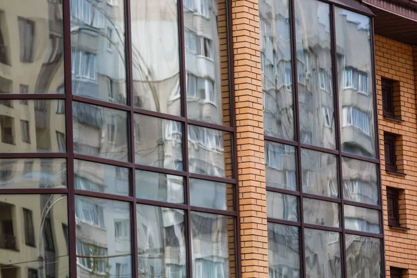 Große Fenster Vor Dem Haus — Stockfoto