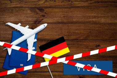 Avrupa 'da seyahat yasağı ve koronavirüs karantinası. Yasak kaset. Corona virüsü COVID-19 salgını.