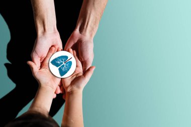 Yetişkin ve çocuk ellerinde akciğer, dünya verem günü, tütün günü yok, akciğer kanseri, koronavirüs covid-19, pulmoner hipertansiyon, pnömoni, copd, eko hava kirliliği, organ bağışı konsepti