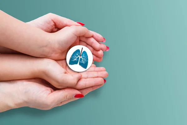Дорослі Дитячі Руки Тримають Легені Світовий День Туберкульозу Світі Немає — стокове фото