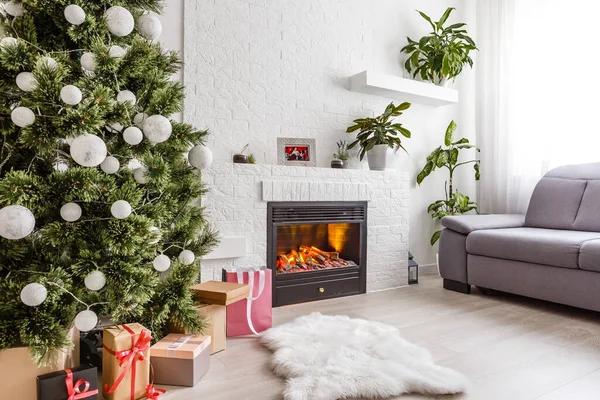 Lareira Árvore Natal Com Presentes Sala Estar — Fotografia de Stock