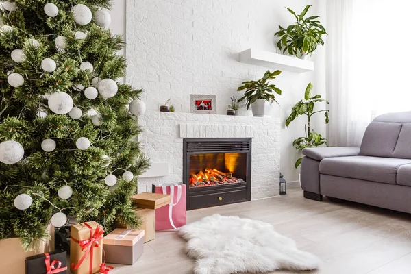 Chimenea Árbol Navidad Con Regalos Salón — Foto de Stock