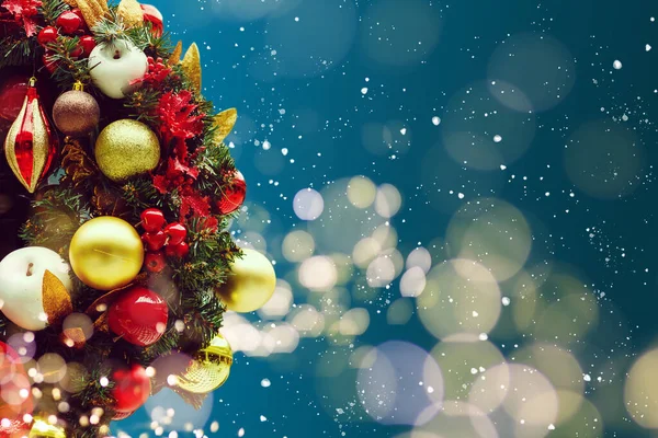 Oro Sfondo Natale Luci Sfocate Con Albero Decorato — Foto Stock