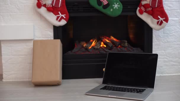 Domácí Pracovní Zápisník Vánoční Pozadí Zelená Obrazovka Laptopu Prázdninový Pracovní — Stock video