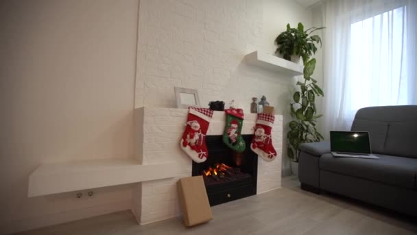 Regalos Calcetines Navidad Chimenea — Vídeo de stock