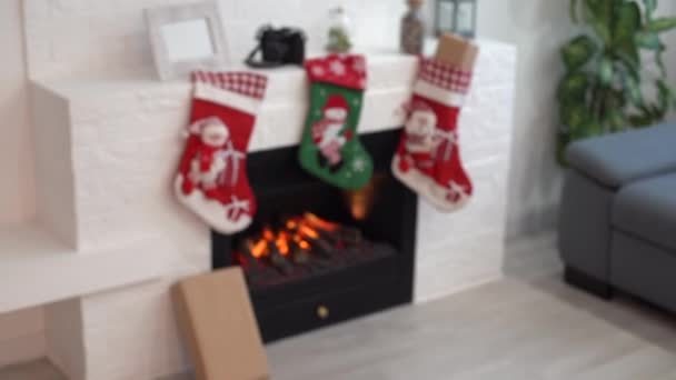 Cadeaus Kerstsokken Open Haard — Stockvideo