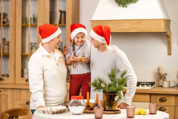 Szczęśliwa Rodzina Zabawy Domu Gotowanie Rodziny Przed Świętami — Zdjęcie stockowe
