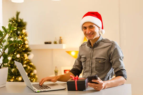 Young Man Shopping Online Credit Card Home Christmas Christmas Shopping — Stock Photo, Image