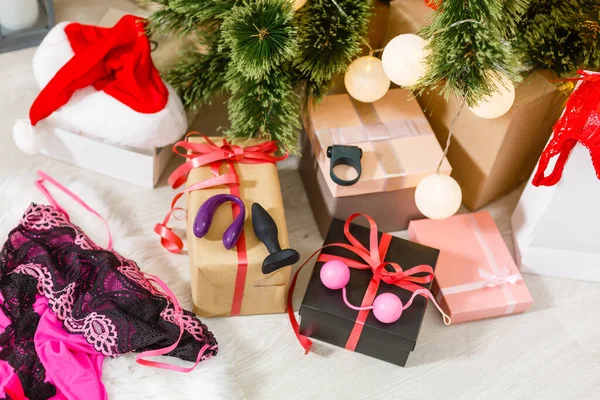 Yetişkin seks oyuncakları, çeşitli seks oyuncakları, yılbaşı hediyeleri.