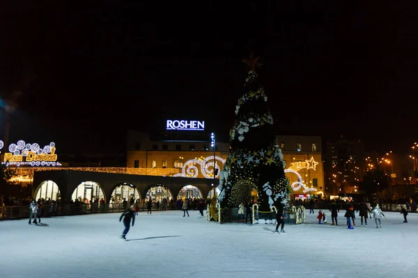 Patinadores Gelo Divertindo Kiev Fábrica Roshen Kiev Ucrânia Dezembro 2019 — Fotografia de Stock