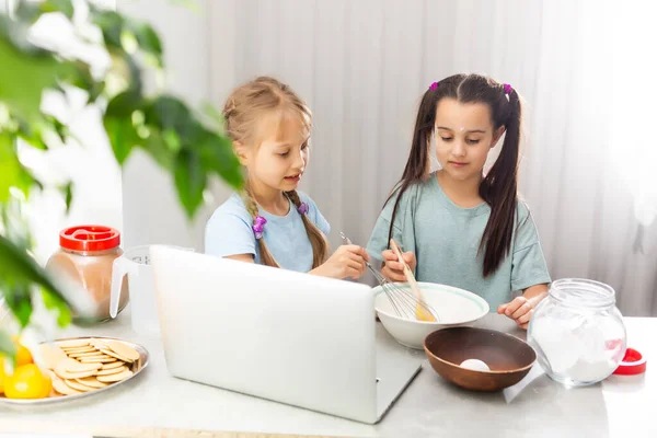 Two Girls Learn Cook Laptop Online Watching Video Smiling — Stock Photo, Image