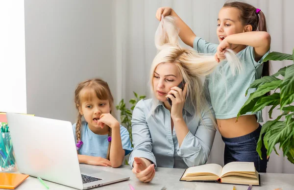 Home Office Working Home Mom Two Kids Work Internet Laptop — Stock Photo, Image