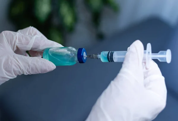 Ampollas Con Vacuna Covid Banco Laboratorio Para Combatir Pandemia Del —  Fotos de Stock