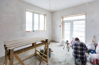 İnşaat ofisi, yeni bir ofis binasında tamirat.