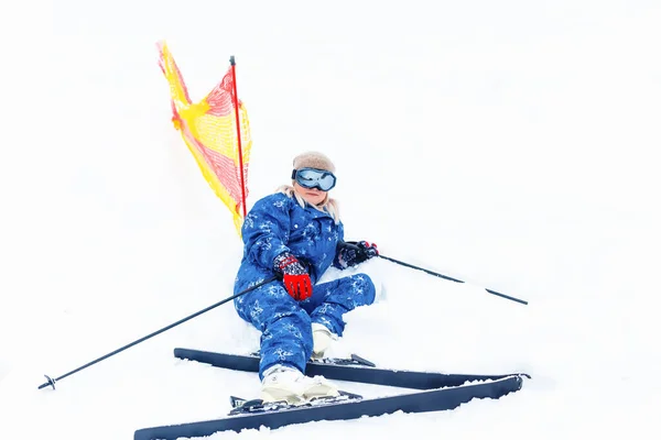 Skieur Est Tombé Pendant Descente Montagne — Photo