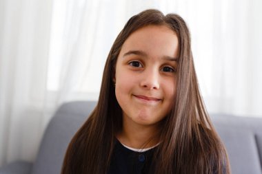 Bir Kız Video Konferansının Yakın Çekimi