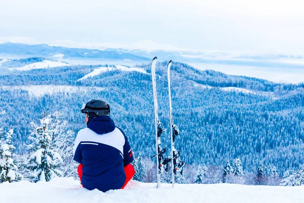 Joven Con Primer Plano Esquí Vacaciones Invierno — Foto de Stock